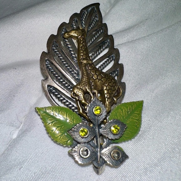 Vintage brooch with giraffe - Picture 3 of 5